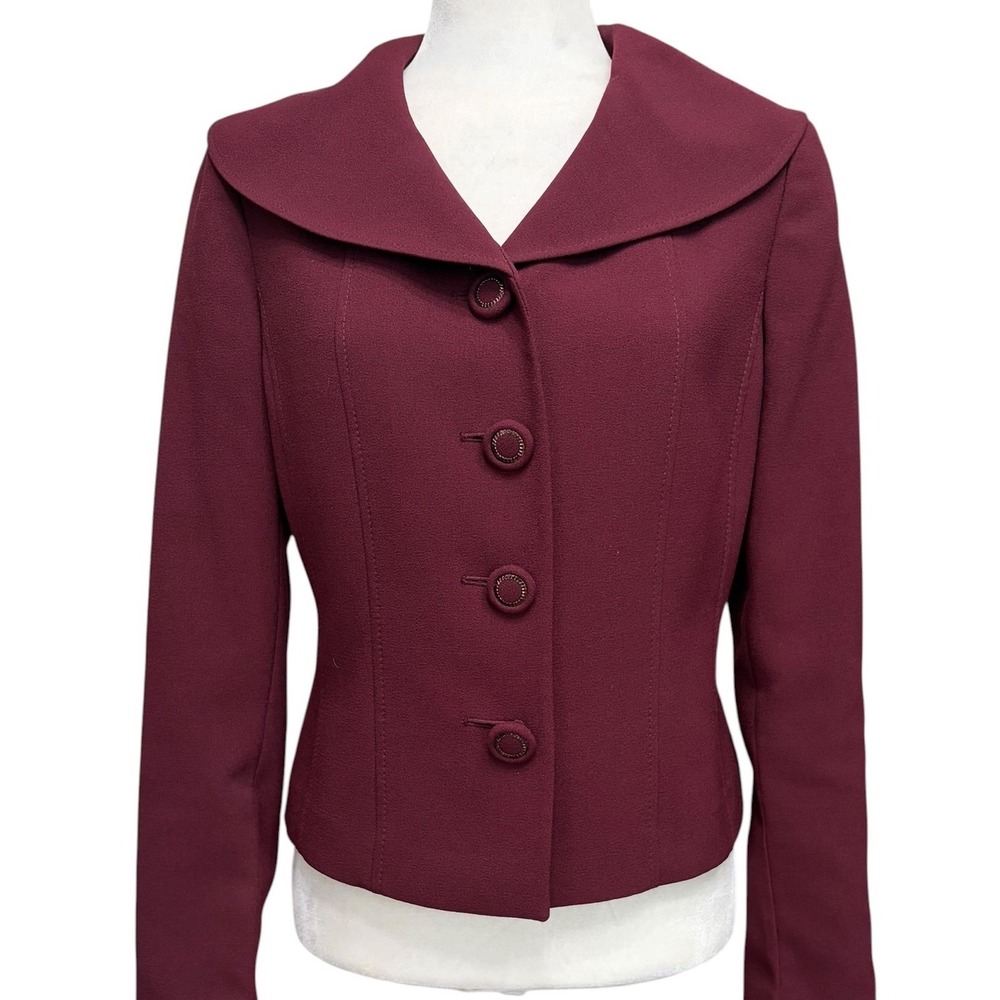 Tahari Burgundy Blazer With a Portrait Collar Tailored Professional Women's Sz 6